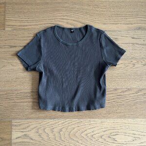 Uniqlo Ribbed Cropped Short Sleeve T-Shirt